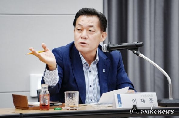 이재준 시장이 보고회에서 발언하고 있다.