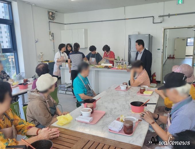 광명시 광명7동 지역사회보장협의체, 우울감이 있는 어르신의 마음 치유하는 '토닥토닥 ‘마음공방' 진행