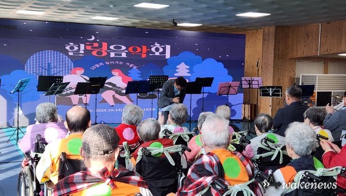 안산시립노인전문병원, 치유정원서 힐링 음악회 열어