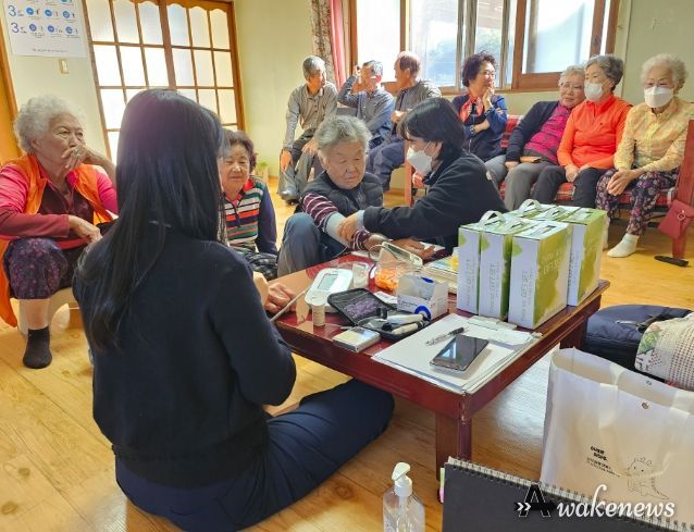 남사읍이 지난 16일 유평경로당에서 어르신 건강 제대로 알기 프로그램을 진행했다