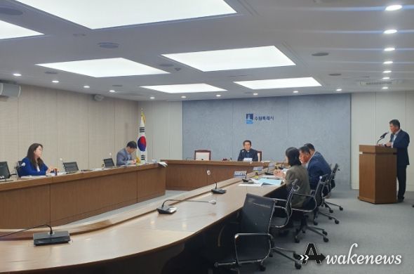 2023년도 생활폐기물 수집·운반 대행업체 평가위원회가 진행되는 모습.