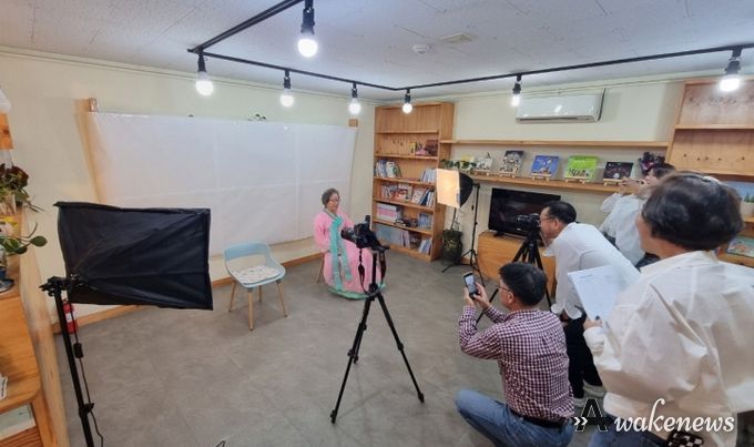 파주시 운정3동 어르신 ‘장수사진’ 선물…무병장수 기원