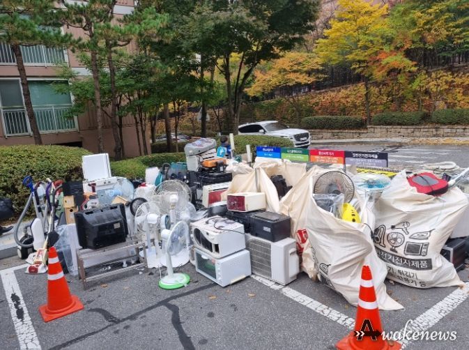 용인특례시가 지난달부터 시작한 공동주택 폐가전제품 무상수거 서비스 참여를 원하는 공동주택 단지를 연말까지 모집한다.