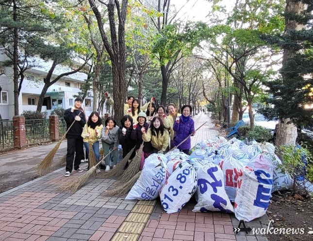 광명시 철산3동, 주민과 함께하는 낙엽 대청소 실시
