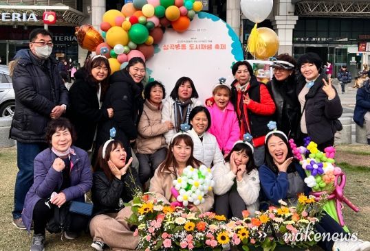 제1회 심곡본동 도시재생 축제 주관한 심곡본 마을관리사회적협동조합 운영진 기념촬영