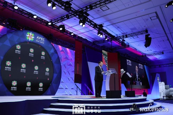 11월 15일 윤석열 대통령은 APEC CEO Summit 행사에 참석해 기조연설을 했다.