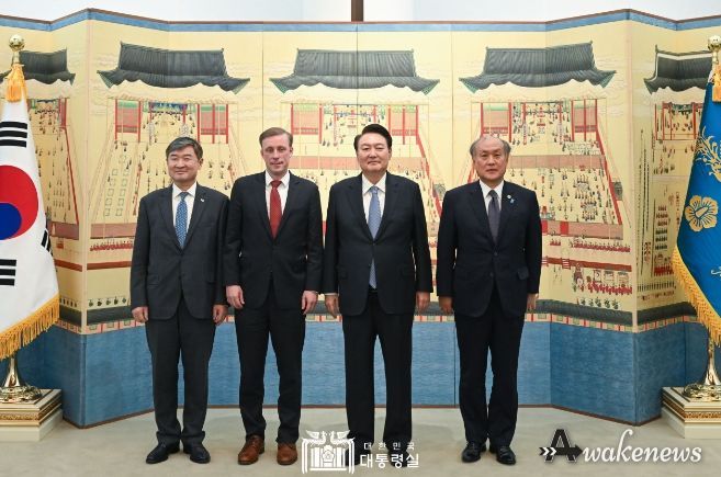 2월 8일 윤석열 대통령은 미국 국가안보보좌관과 일본 국가안전보장국장을 관저로 초청하여 만찬을 가졌다.