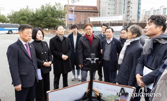 안산시의회 예산결산특별위원회 한명훈 위원장과 위원들이 12일 신안산대학교를 방문, 현장활동에 임하고 있다.