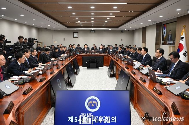12월 19일 윤석열 대통령은 2023년도 제54회 국무회의를 주재했다.