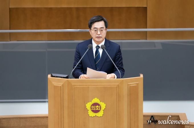 21일 오전 경기도의회 본회의장에서 김동연 경기도지사, 염종현 경기도의회 의장, 임태희 경기도교육감 등이 참석한 가운데 제372회 정례회 제5차 본회의가 열리고 있다.