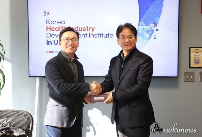 박순만 한국보건산업진흥원 미국지사장(좌), 이동환 고양특례시장(우)