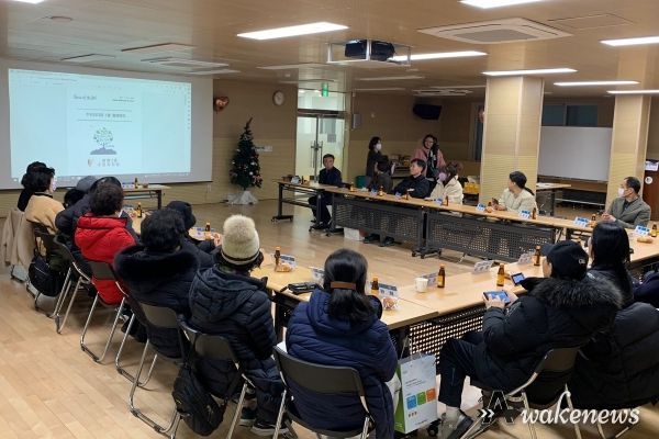 광명시 광명2동 행정복지센터는 올 한해 탄소중립 실천을 위해 종이 없는 회의 운영과 환경지킴이 주민세 마을사업 확대 운영 등 2대 실천 과제 추진에 앞장서겠다고 밝혔다.