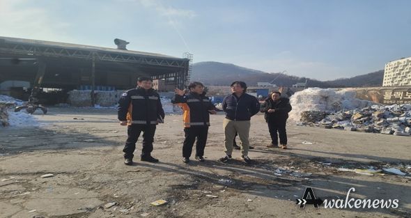 〈사진제공 광명소방서〉 태서리사이클링 관계자에게 화재안전관리 당부