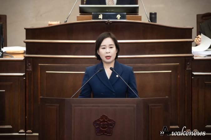 정현미 의원이 제300회 임시회 2차 본회의에서 5분 자유발언을 하고 있다.