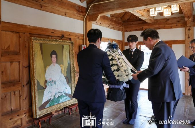 2월 28일 윤석열 대통령은 충북 옥천군의 故 육영수 여사 생가를 방문했다.