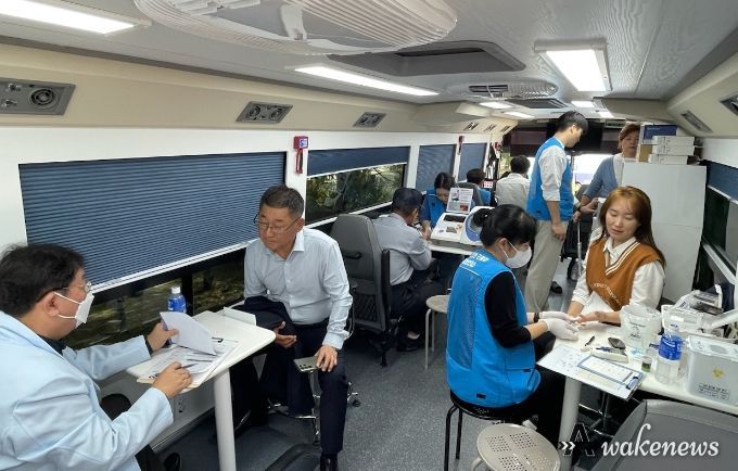 시흥시, 소규모 사업장 누비는 '건강 버스 흥카' 근로자 건강 지켜