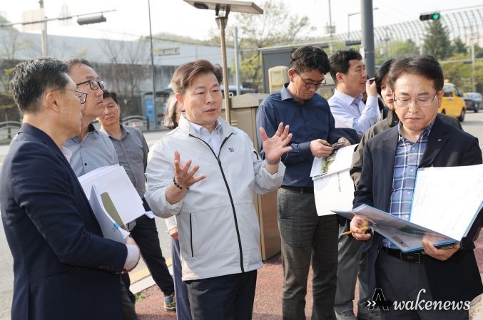 박 시장은 지난 11일 오후 기본계획을 마련하고 있는 올레길 코스를 걸으며 현장을 살폈다