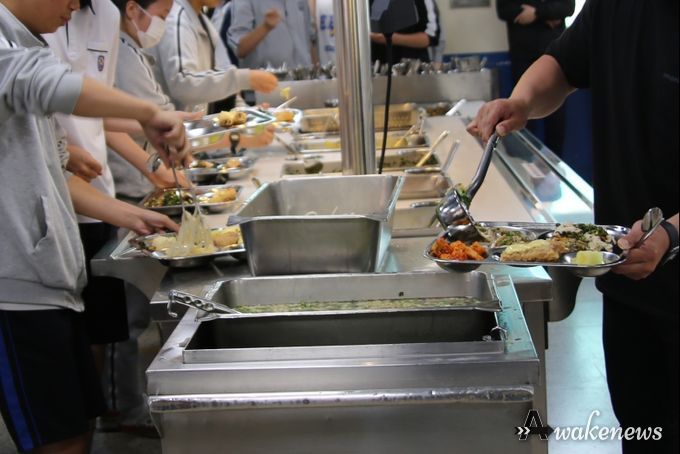 경기도 소재 학교에서 자율선택급식을 하고 있다.