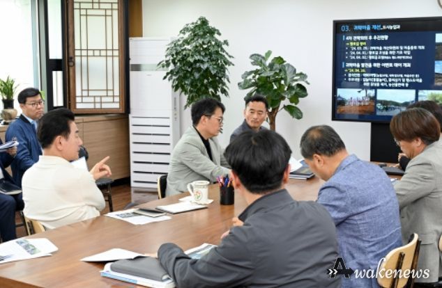 김동근 시장이 4월 19일 시장실에서 ‘제5차 생태환경 전략회의’를 진행하고 있다.