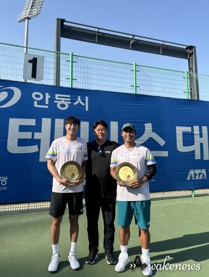 김포시 직장운동경기부 테니스선수단이 2024년 안동오픈 테니스대회에서 개인복식 금메달과 은메달을 획득했다.