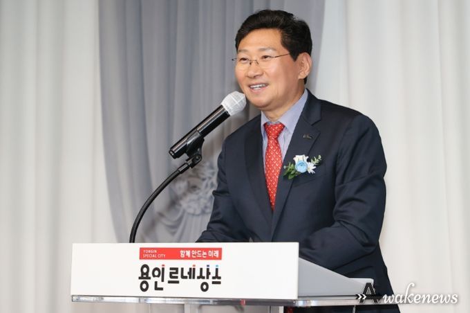 이상일 용인특례시장이 4월30일 시청 에이스홀에서 열린 바르게살기운동 용인시협의회 제15대 회장 이취임식에서 인사말을 하고 있다.