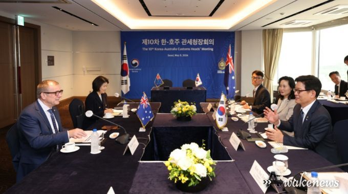 고광효 관세청장(오른쪽 아래)이 9일 오후 서울에서 마이클 아웃트람 호주관세청장과 `제10차 한-호주 관세청장회의`를 하고 있다.