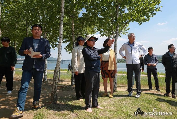 “현장에 답이 있다”…주광덕 남양주시장, 맨발걷기 길 현장점검 실시