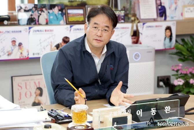 홀트아동복지회와의 간담회에서 발언 중인 이동환 고양특례시장