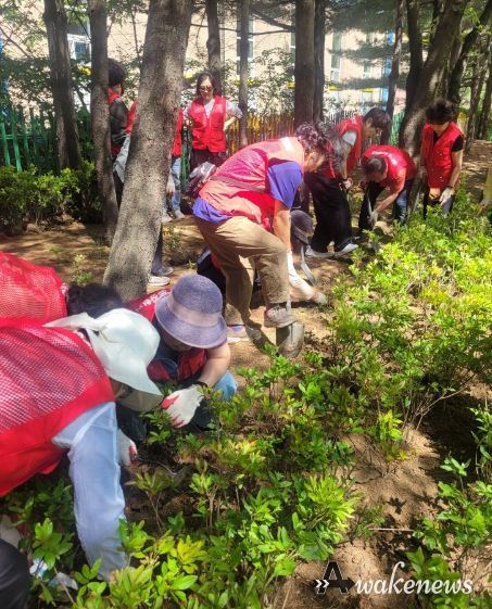 의왕시 내손1동 통장협의회, 꽃심기 행사 실시