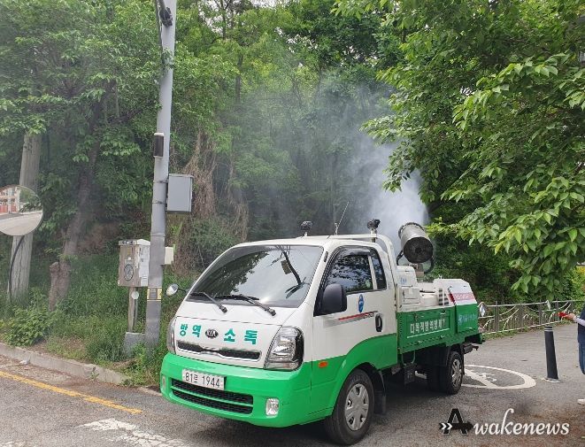 용인특례시의 해충 방제활동 모습