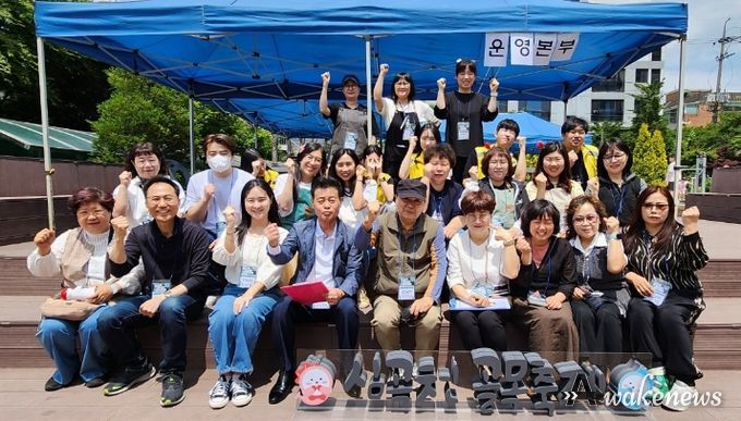 2024년 심곡천 골목축제 운영진 단체 기념촬영 모습