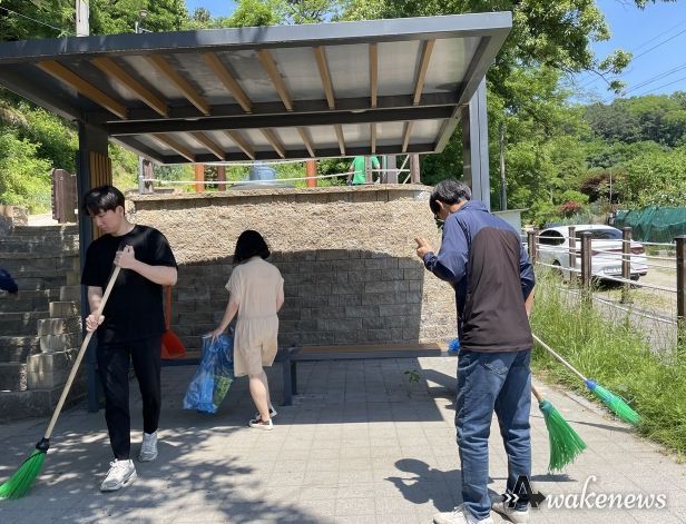 오산시, 약수터 7개소 환경정비 직원들이 발 벗고 나서