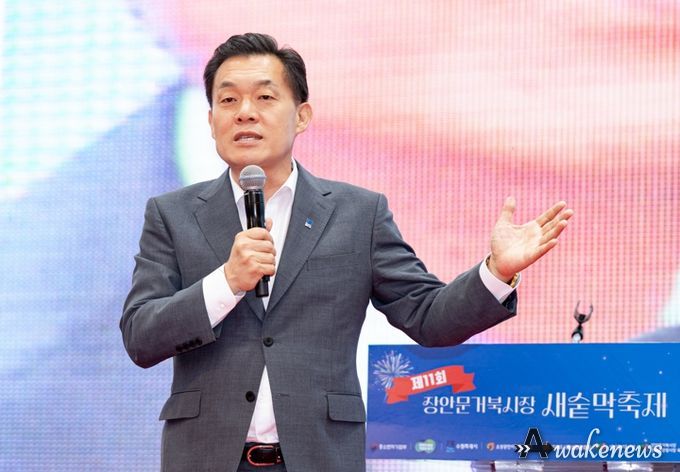 이재준 수원시장 인사말을 하고 있다.