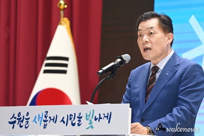 이재준 수원시장이 인사말을 하고 있다.