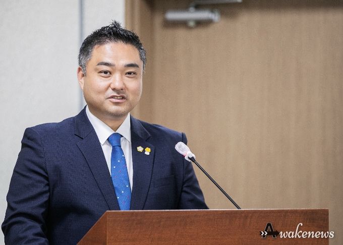 화성시의회 김상균 의원이 「화성시 흡연 피해방지 조례 일부개정조례안」에 대해 제안설명을 하고 있다.
