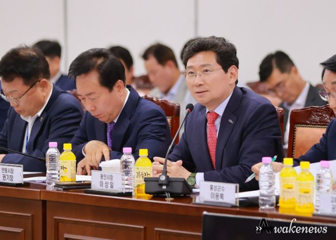 이상일 용인특례시장이 5월 22일 국토교통부 세종청사 대회의실에서 열린 '제6차 국가산단 범정부 추진지원단 회의'에서 용인특례시의 의견을 말하고 있다.