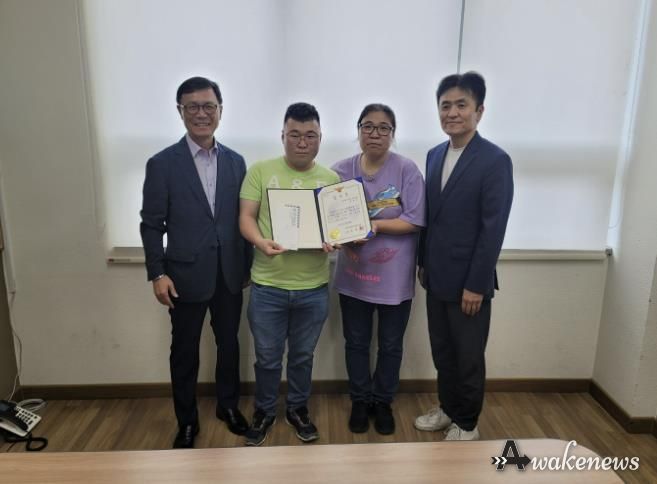 동두천시장애인종합복지관 이용 중인 20대 발달장애인 청년, 지하철 난동 폭행범 제압해 감사장 수상