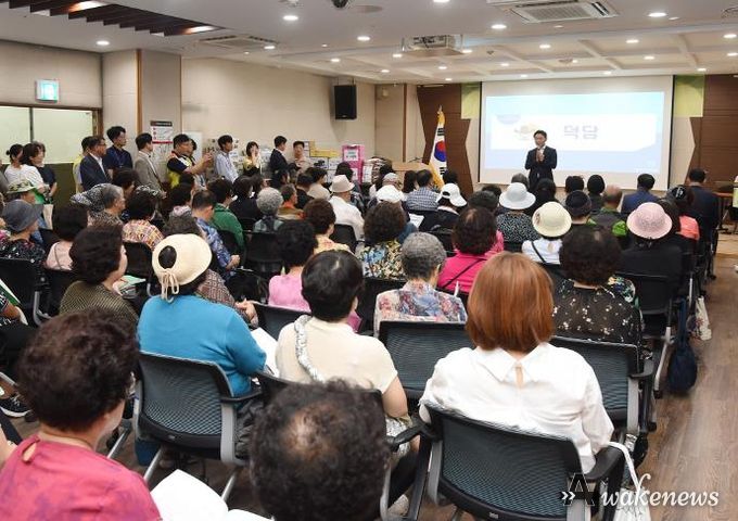 김동근 시장이 7월 10일 ‘2024년 의정부2동 주민총회’에 참석해 인사말을 하고 있다.