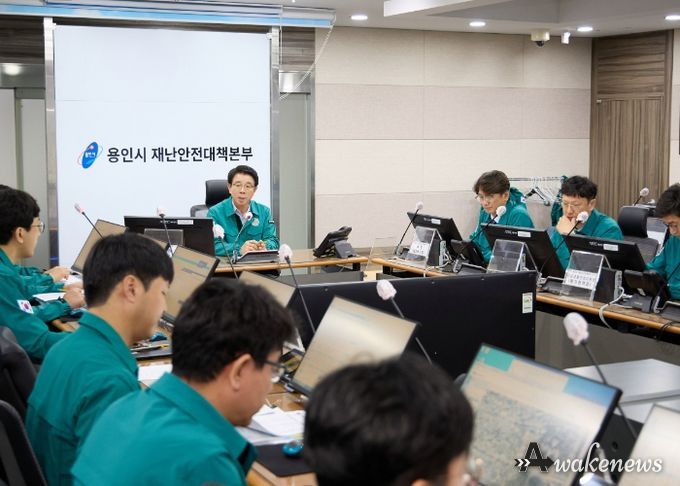 용인특례시의회 도시건설위원회, 재난안전상황실 찾아 “신속한 상황 전파와 신속한 대응으로 집중 호우 피해 최소화 당부”