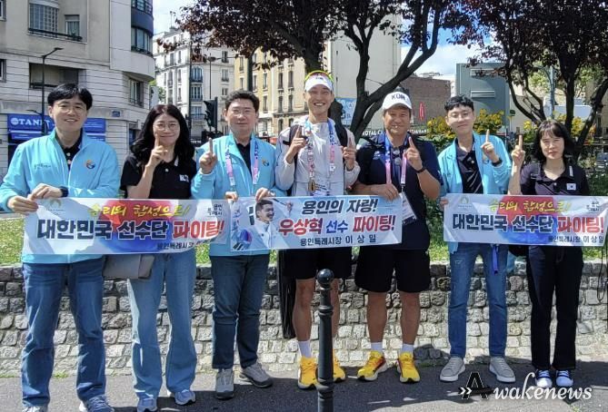 이상일 용인특례시장은 7일(현지시각) 파리 올림픽 높이뛰기 예선을 통과한 우상혁 선수를 현지에서 응원하고 격려했다