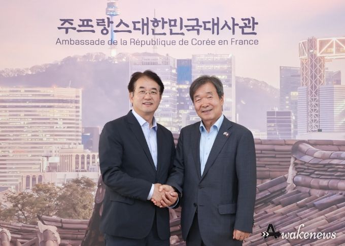 최재철 주프랑스 대한민국 대사(오른쪽), 이동환 고양특례시장(왼쪽)