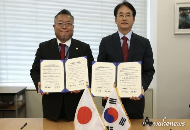 고양시-Vbest(베리베스트)법률사무소 업무협약 체결식((좌)하기와라 타츠야, (우)이동환 고양특례시장)