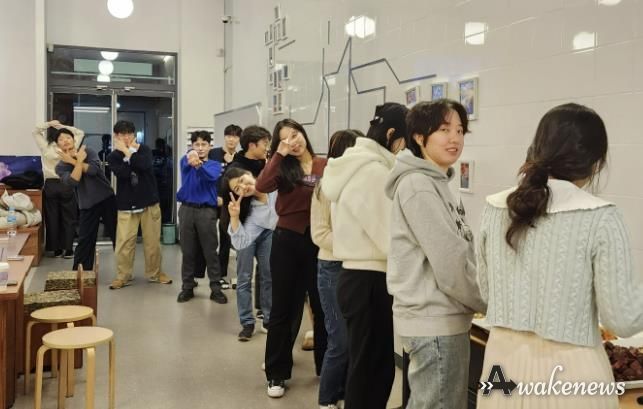시흥시 청년스테이션 ‘공유식탁’ 프로그램에 모인 청년들