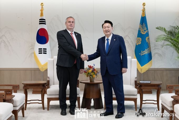9월 4일 윤석열 대통령은 용산 대통령실에서 한국을 방문한 「토마쉬 포야르(Tomáš Pojar)」 체코 국가안보보좌관을 접견하고, 한-체코 관계 강화 방안에 대해 의견을 교환했다.