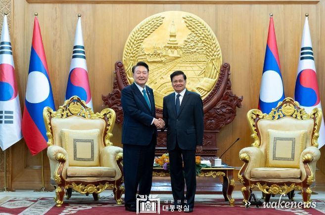 10월 10일 아세안 관련 정상회의 참석을 위해 라오스 비엔티안을 방문 중인 윤석열 대통령은 「통룬 시술릿 (Thongloun Sisoulith)」 라오스 국가주석과 첫 정상회담(소인수 회담)을 가졌다.