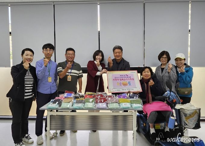 고양시 탄현2동, 어르신에게 겨울맞이 털목도리 전달