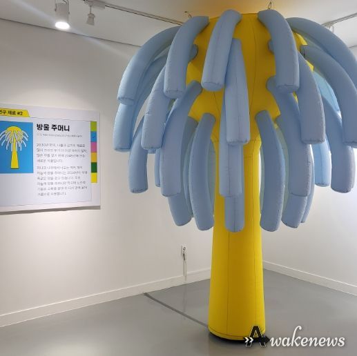 스튜디오 1750 방울주머니, 2023, 방수천, 송풍기, 100x100x250cm