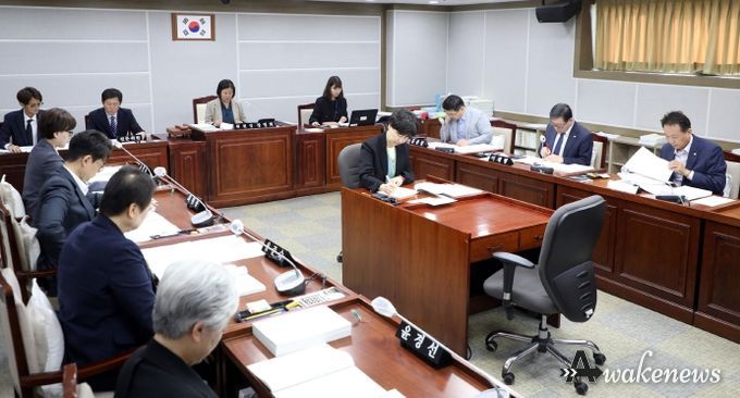 수원특례시의회 기획경제위원회, 조례안 등 안건심사