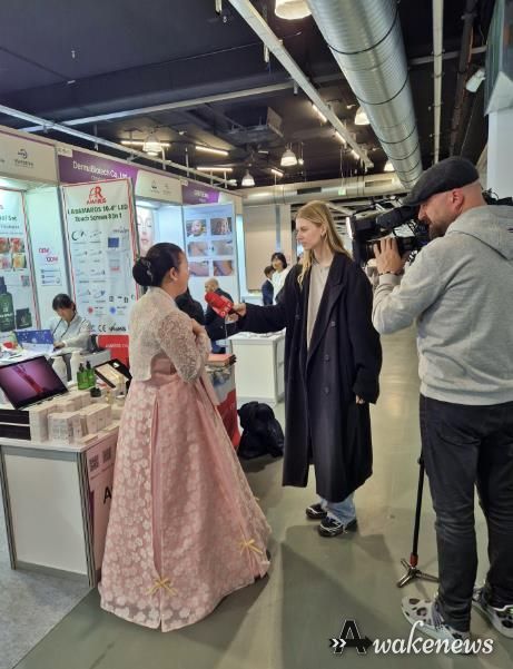 오스트리아 공영방송(ORF)에서 성남기업(아마로스, 대표 김선아) 인터뷰 진행 모습