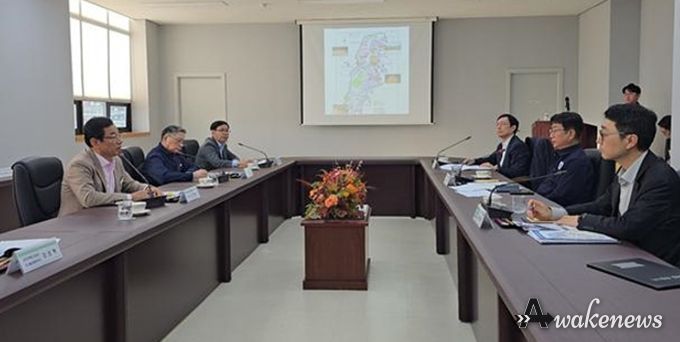 지난 15일 이현재 시장과 박상우 국토교통부 장관 및 관계자들과 간담회를 갖고 하남시 신도시 현안에 대해 논의하고 있다.